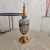 Διακοσμητική Γυάλινη Φοντανιέρα Με Χρυσό Μεταλλικό Καπάκι Και Αντικέ Πόδι 42x10cm