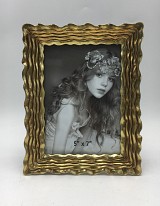 Κορνίζα Polyresin Χρυσή Ανάγλυφη  23220-57  13×18εκ