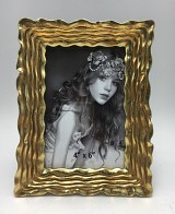 Κορνίζα Polyresin Χρυσή Ανάγλυφη 23220-46  10×15εκ.