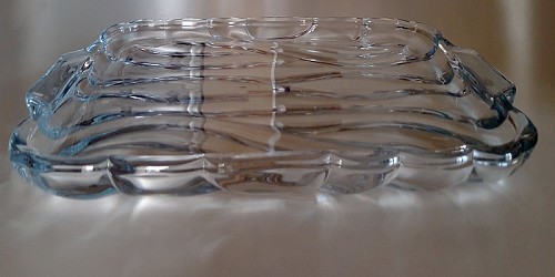 Γυάλινη πιατέλα σερβιρίσματος Με Κυματιστό Σχέδιο