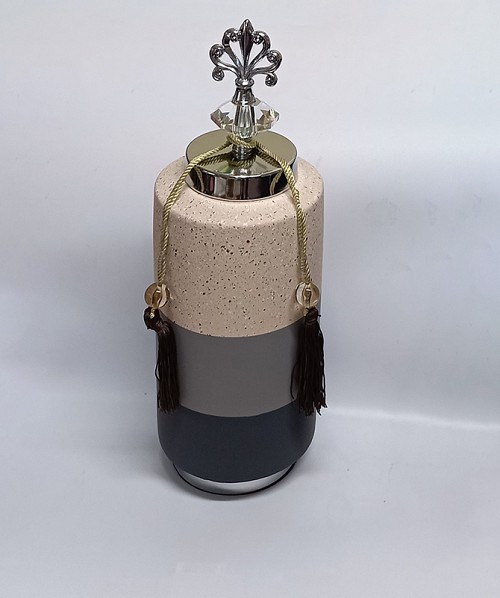 Κεραμικό Τζαρ Στρόγγυλο Ασημί/Ζαχαρί/Γκρί Με Μεταλλικό Καπάκι Με Διακοσμητική Φούντα 13.5x13.5x37εκ.