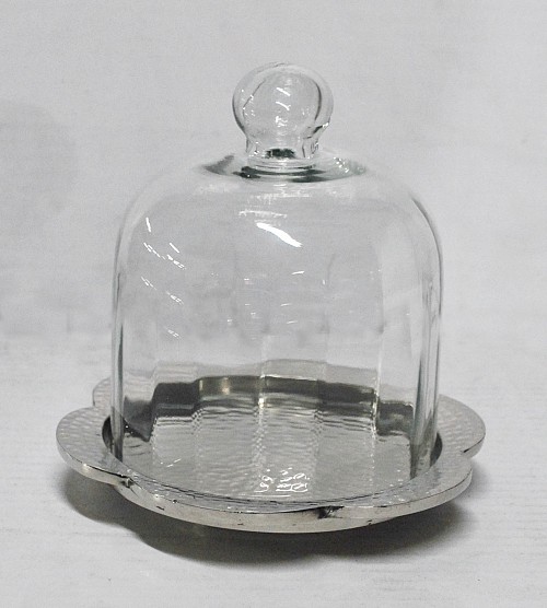 Τουρτιέρα Μεταλλική με Καπάκι Γυάλινο & Ασημί Δίσκο 18x18x15cm