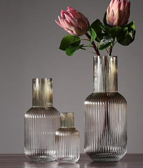 Γυάλινο Βάζο Με Ανάγλυφο Σχέδιο Και Στενό Στόμιο 30x14cm