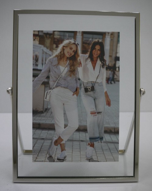 Κορνίζα Γυάλινη με Ασημί Μεταλλικό Πλαίσιο 10x15cm