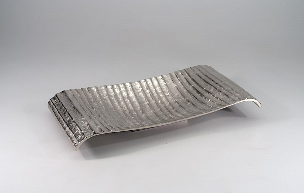 Διακοσμητική Μεταλλική Κυματιστή Πιατέλα Ασημί 40x22x5cm