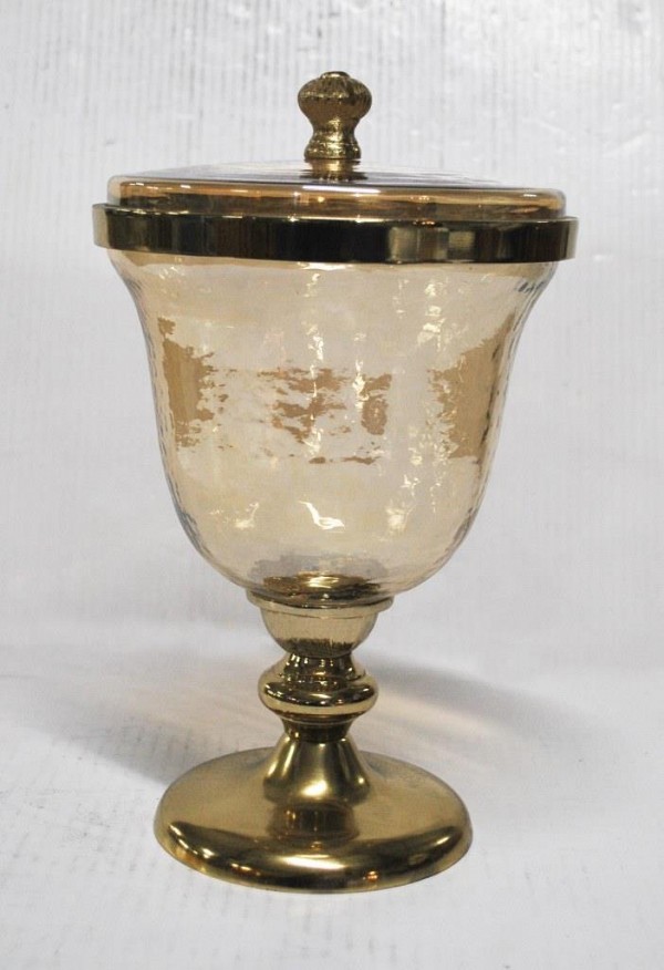 Διακοσμητική Μελί Γυάλινη Φοντανιέρα Με Χρυσό Μεταλλικό Καπάκι Και Αντικέ Πόδι 15x15x27cm