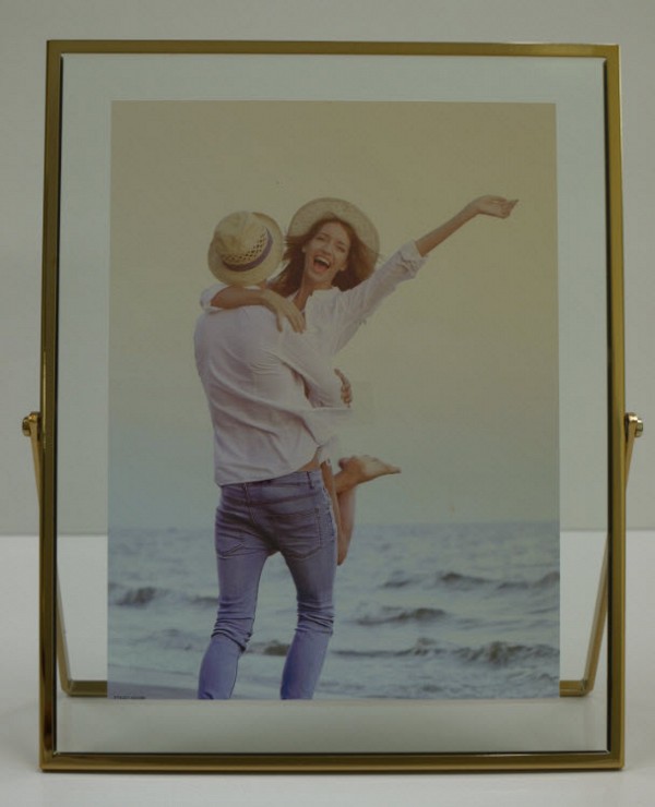 Κορνίζα Γυάλινη Με Χρυσό Μεταλλικό Πλαίσιο 13x18cm