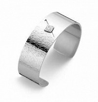 Victoria Silver colored white stone patterned bracelet