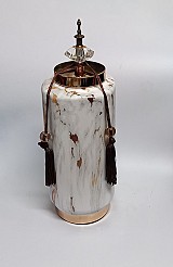 Κεραμικό Τζαρ Στρόγγυλο Λευκό/Χρυσό Με Μεταλλικό Καπάκι Με Διακοσμητική Φούντα 14x14x37εκ.